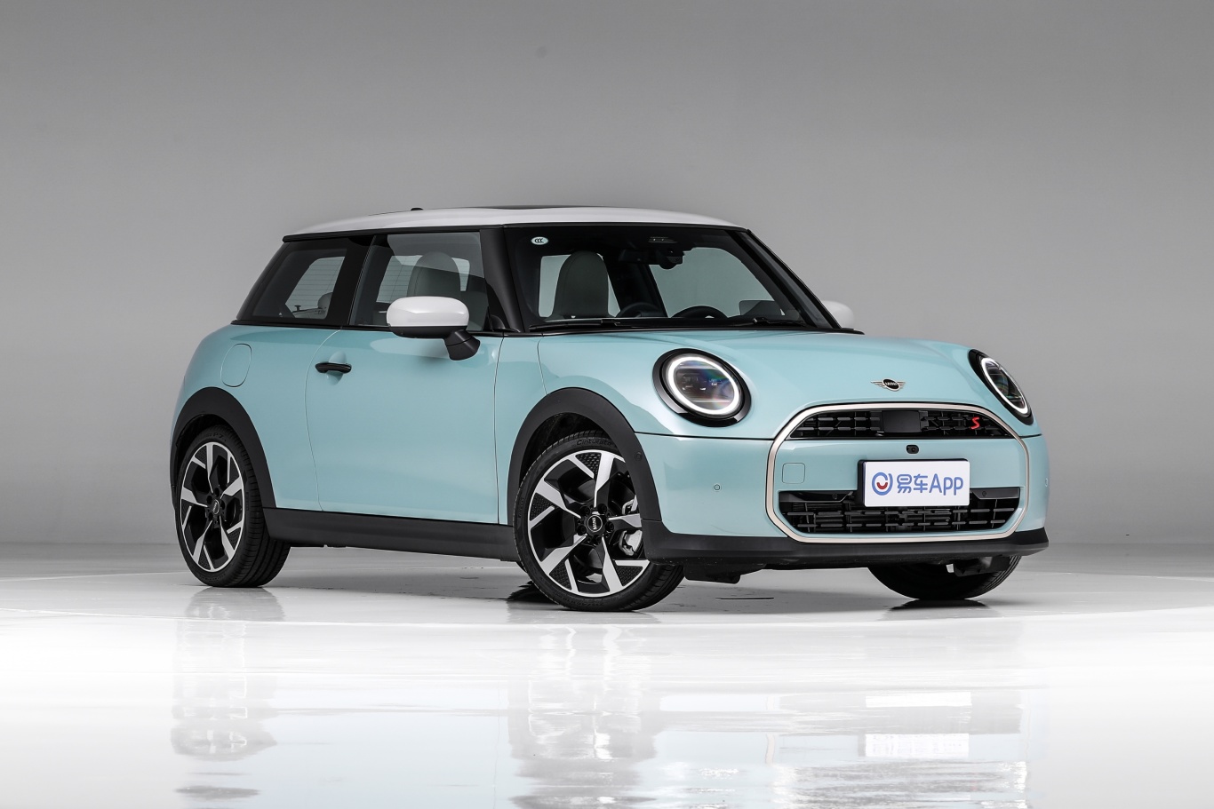 【MINI2.0T COOPER S 艺术家 三门版侧前45度车头向右水平图片-汽车图片大全】-易车
