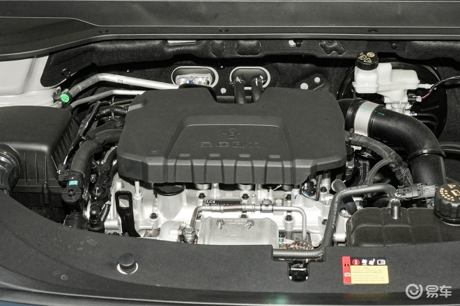 五菱星光家族首款硬派SUV预告图 将于12月9日正式发布