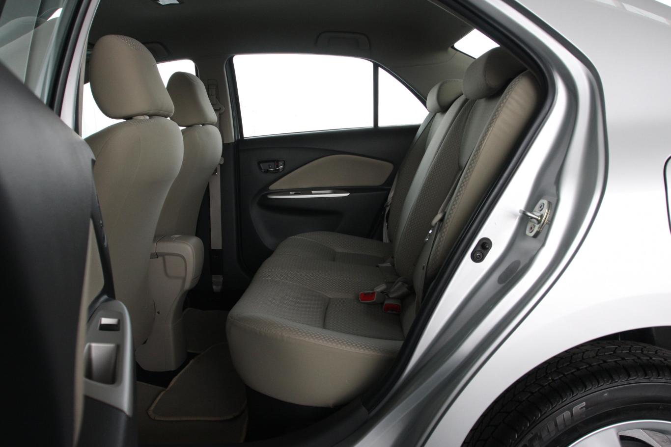 i 标准版 mt后排空间体验