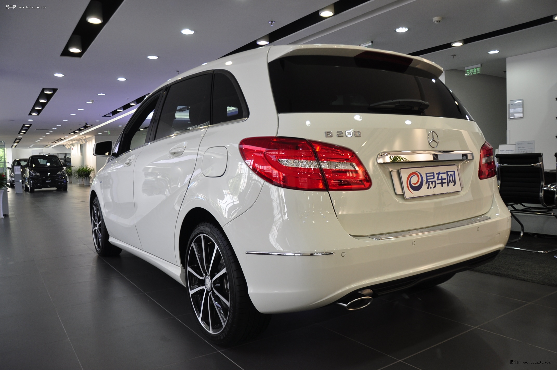实拍新款奔驰b200 更时尚 更动感