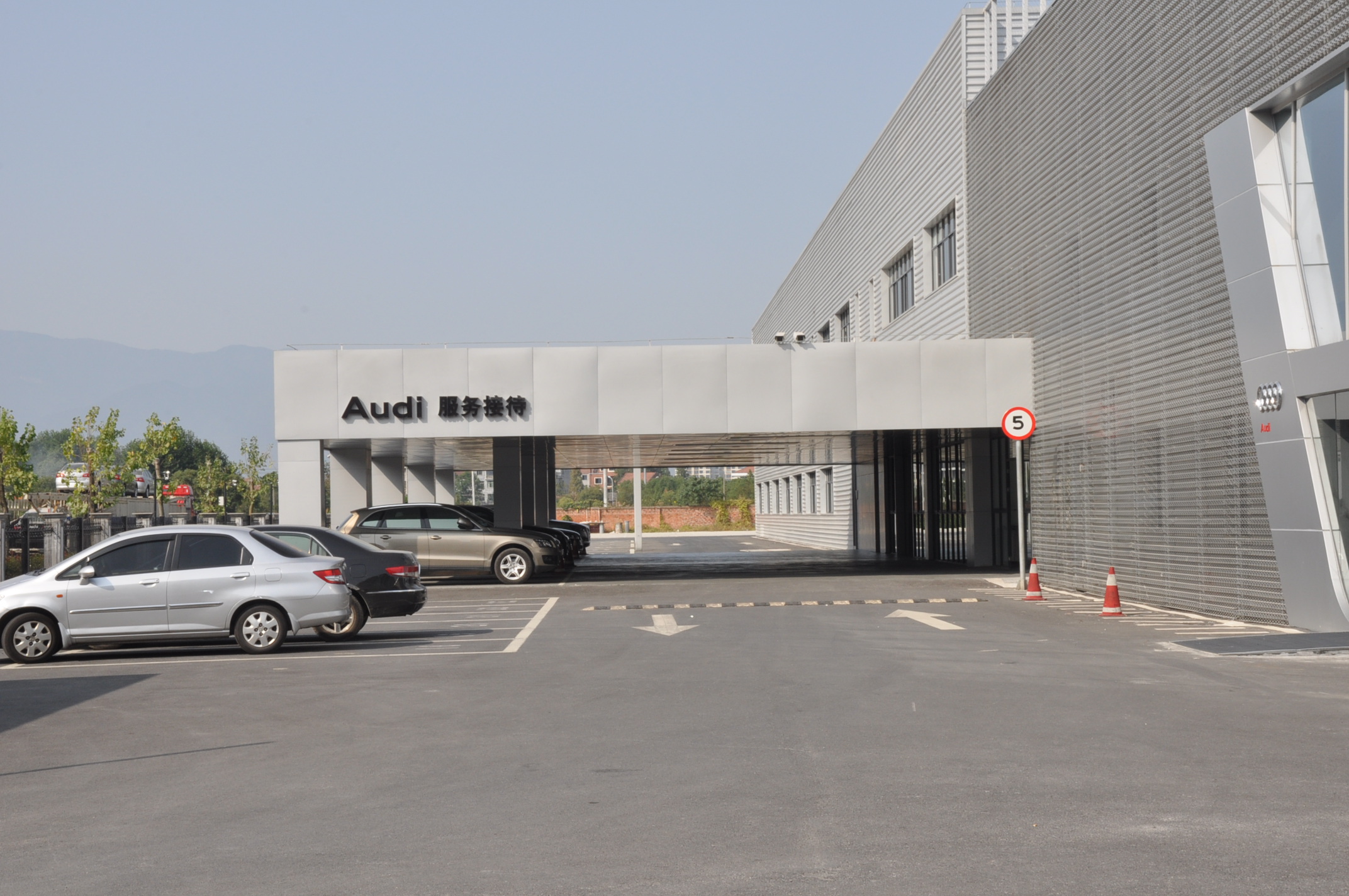 易车探店金华最大规模奥迪4s店 金华东奥