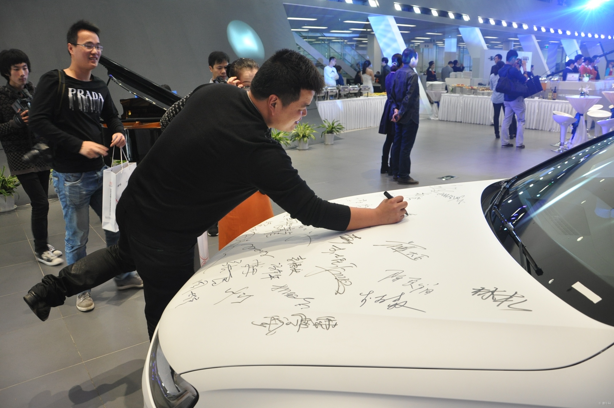 【嘉宾签到现车】