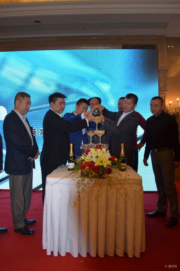 午宴开启前.劳斯会会长郭荣林致欢迎词.