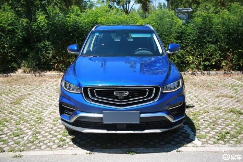 博越pro的外观相比老款更加精致了,颜色我选择了时尚的蓝色,看起来