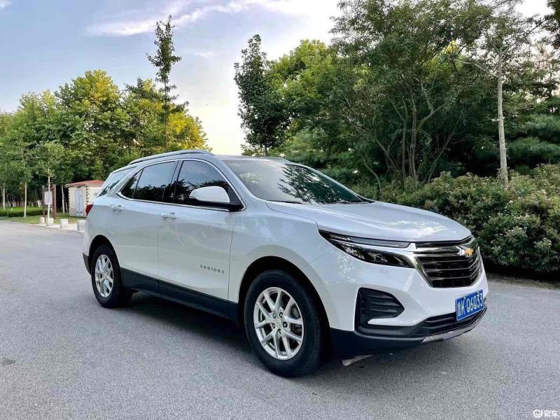 最吸引我的就是外观了,车身流线设计一点都不凸显越野车的笨重,反而看