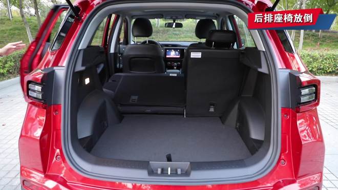 后排座椅放倒