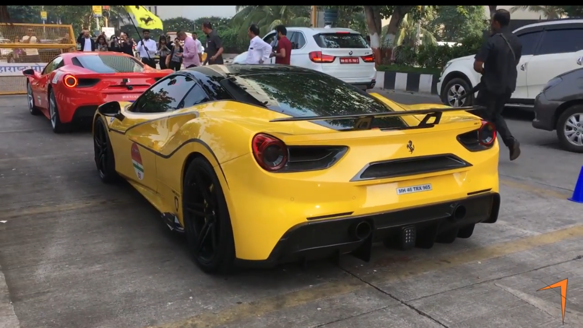 实拍法拉利488街头暴走 这迷人声浪太诱人了