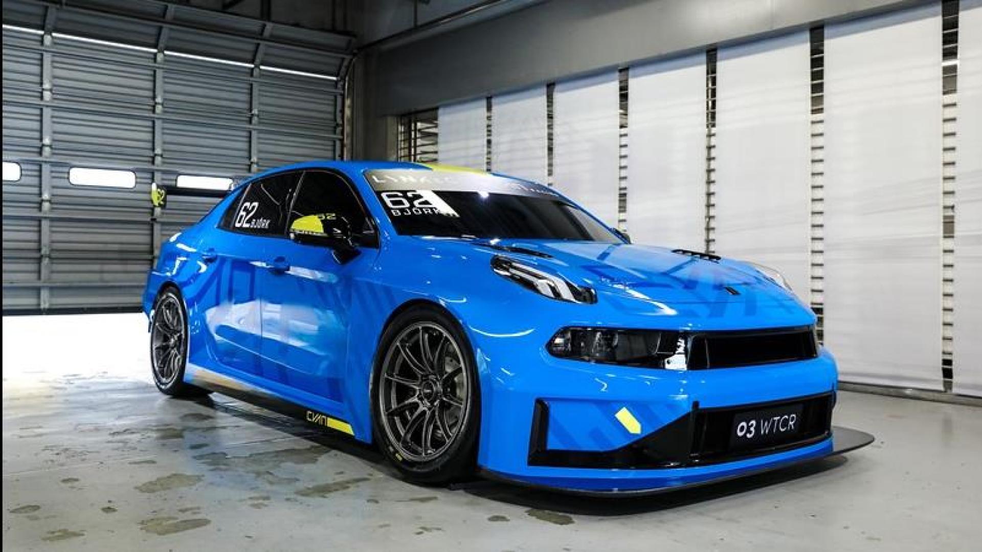 领克03售11.68万起 最吸引人的是现场的这台03赛车