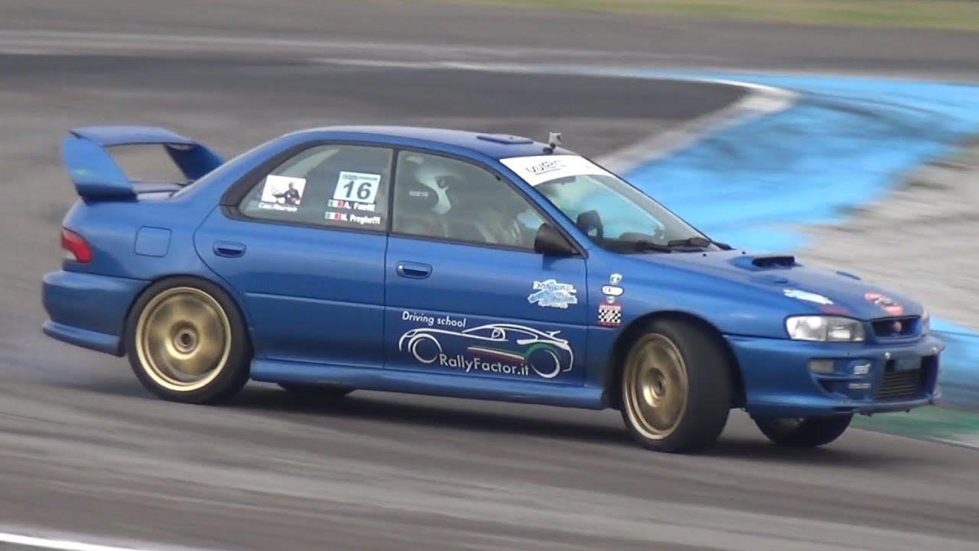 静静地听斯巴鲁 impreza wrx sti gc8 刷圈