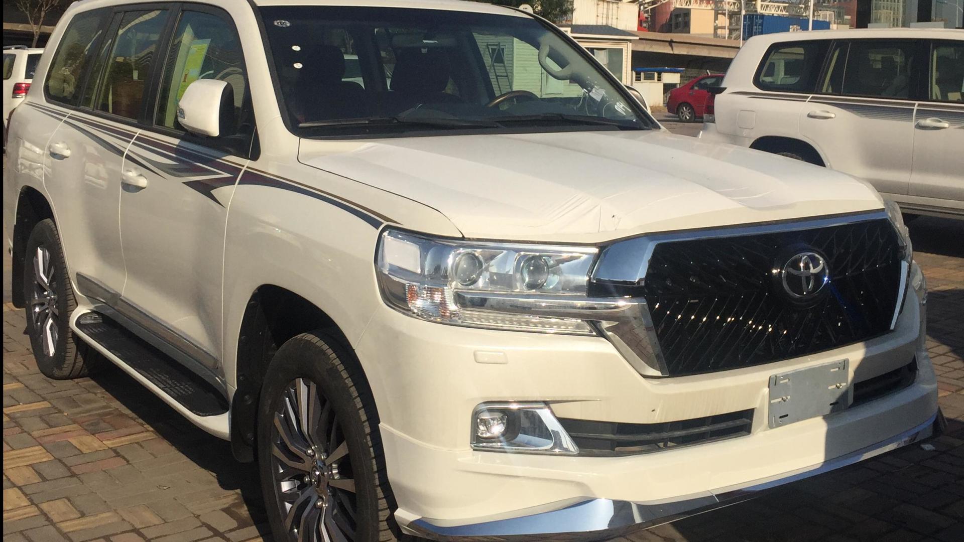 18款陆巡4000大灯清洗版 实拍配置解读.