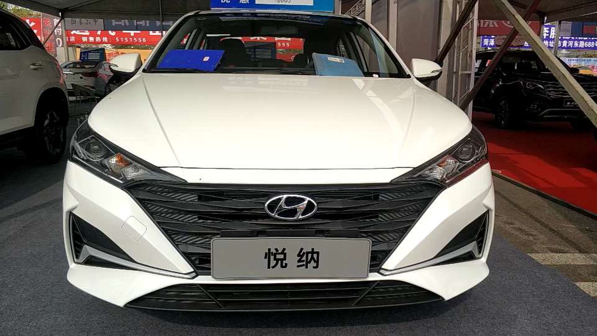 实拍2020款全新北京现代悦纳售价728万968万的小型车