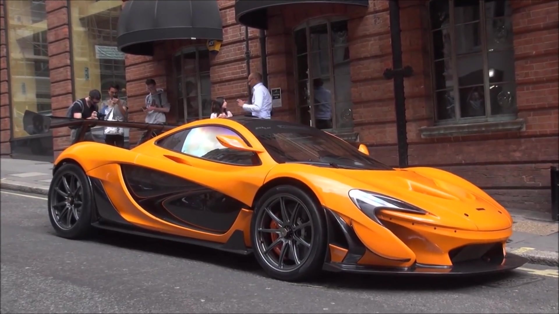 迈凯轮p1 lm在伦敦街道上出现