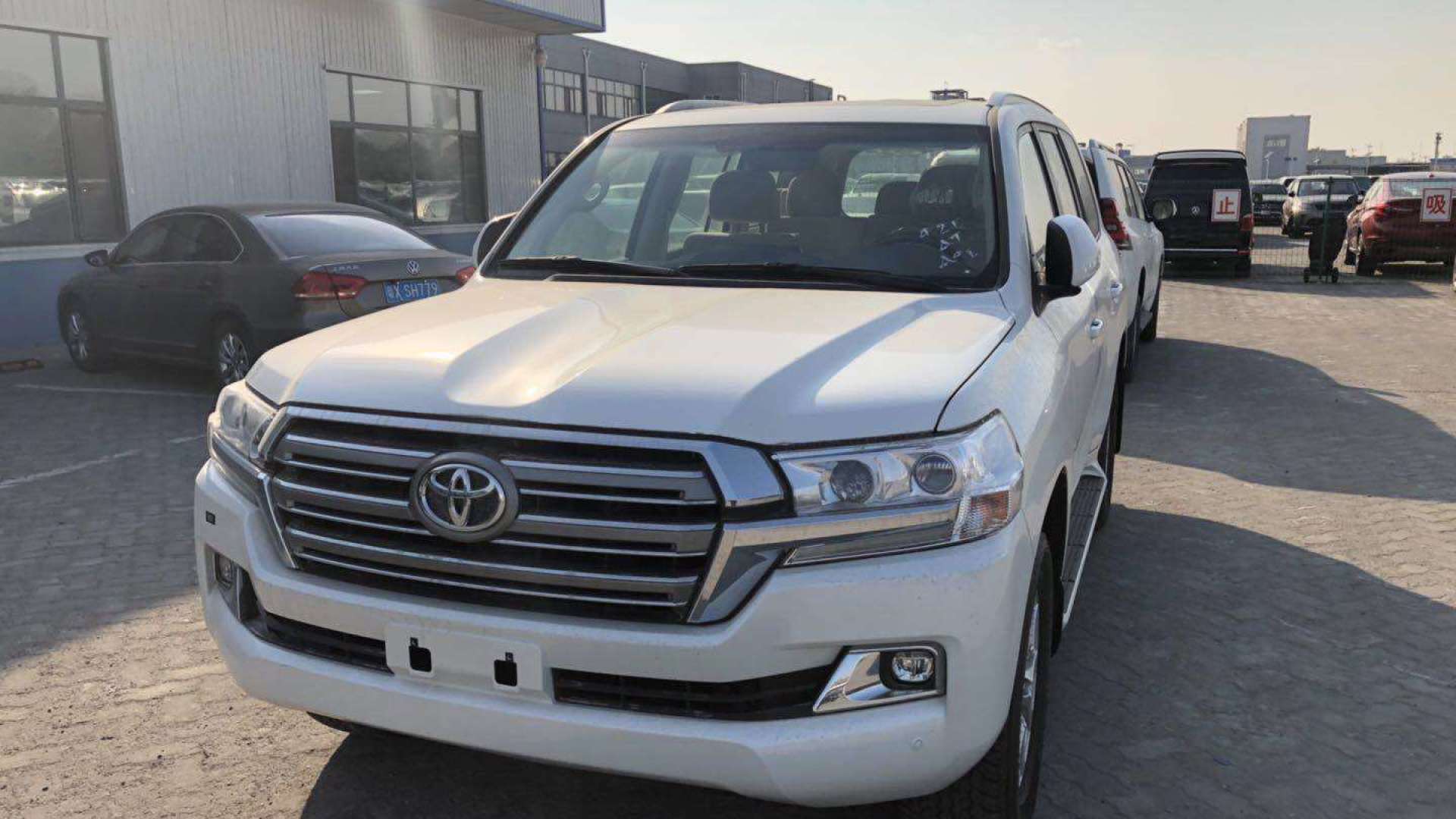 19款丰田兰德酷路泽5700,车库实拍