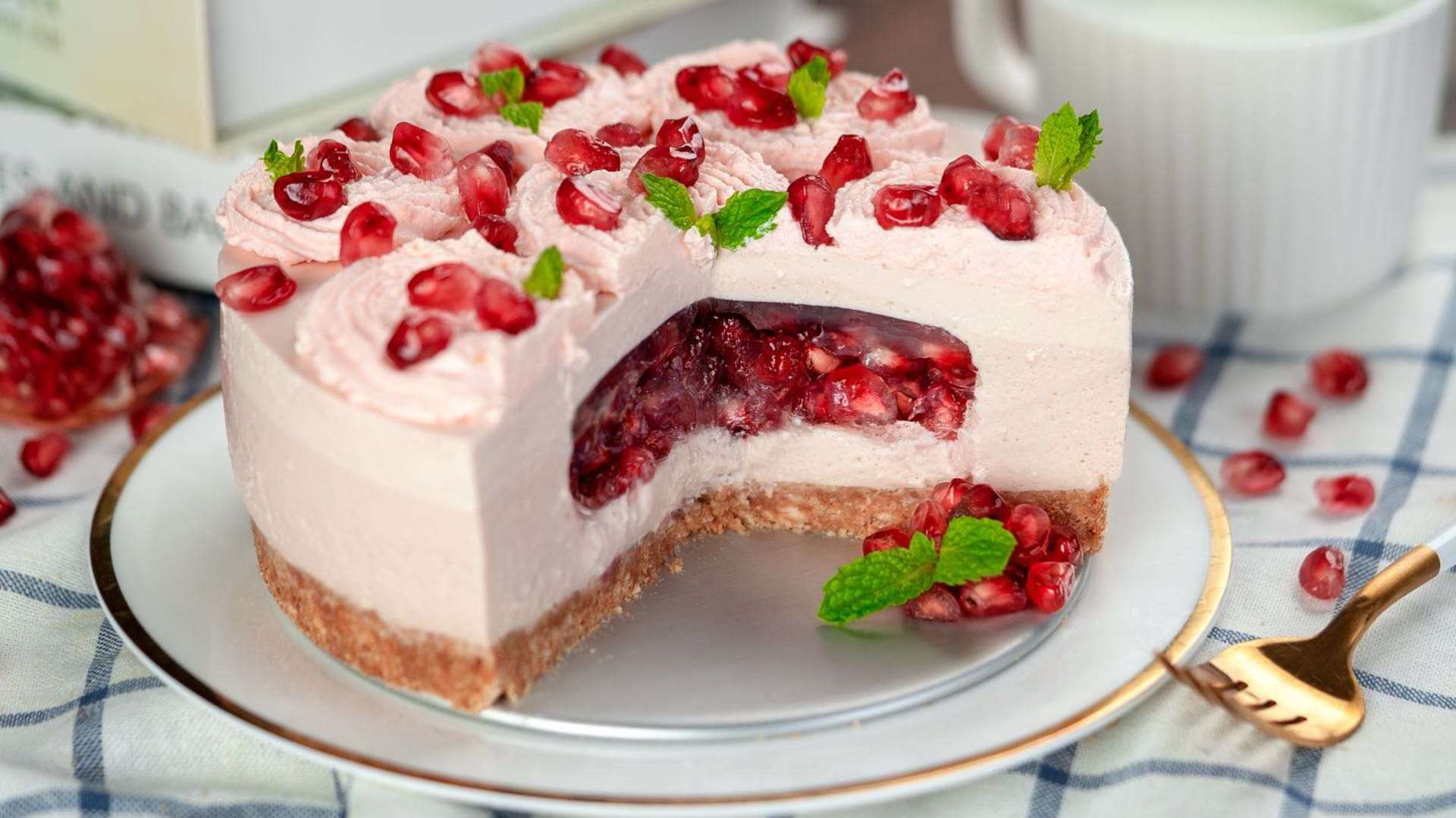 实力颜值兼备的石榴慕斯蛋糕,千万别错过