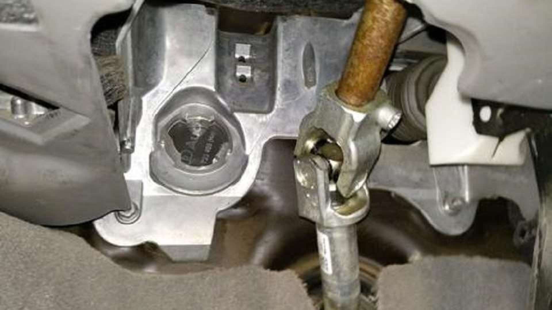 汽车方向盘转向柱生锈是否为水泡车?