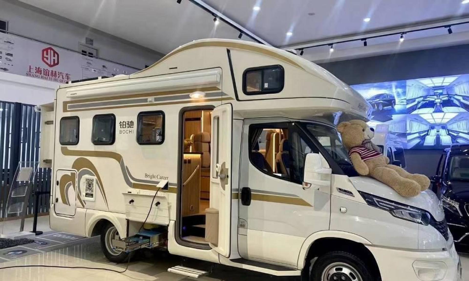 2020款铂驰帕亚尼,进口依维柯双拓展房车,高端商务风