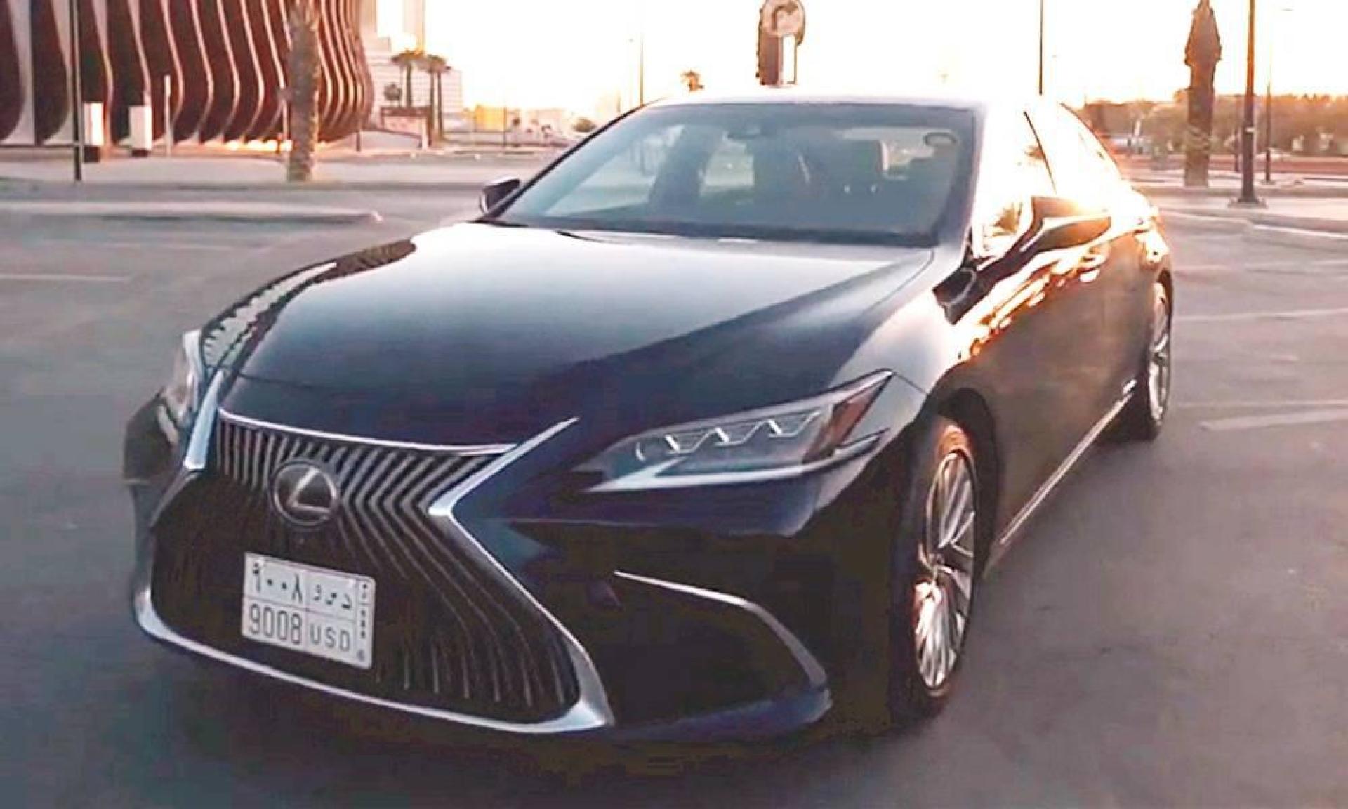 抢先实拍2021款雷克萨斯es300h,有这颜值,我放弃了宝马5系