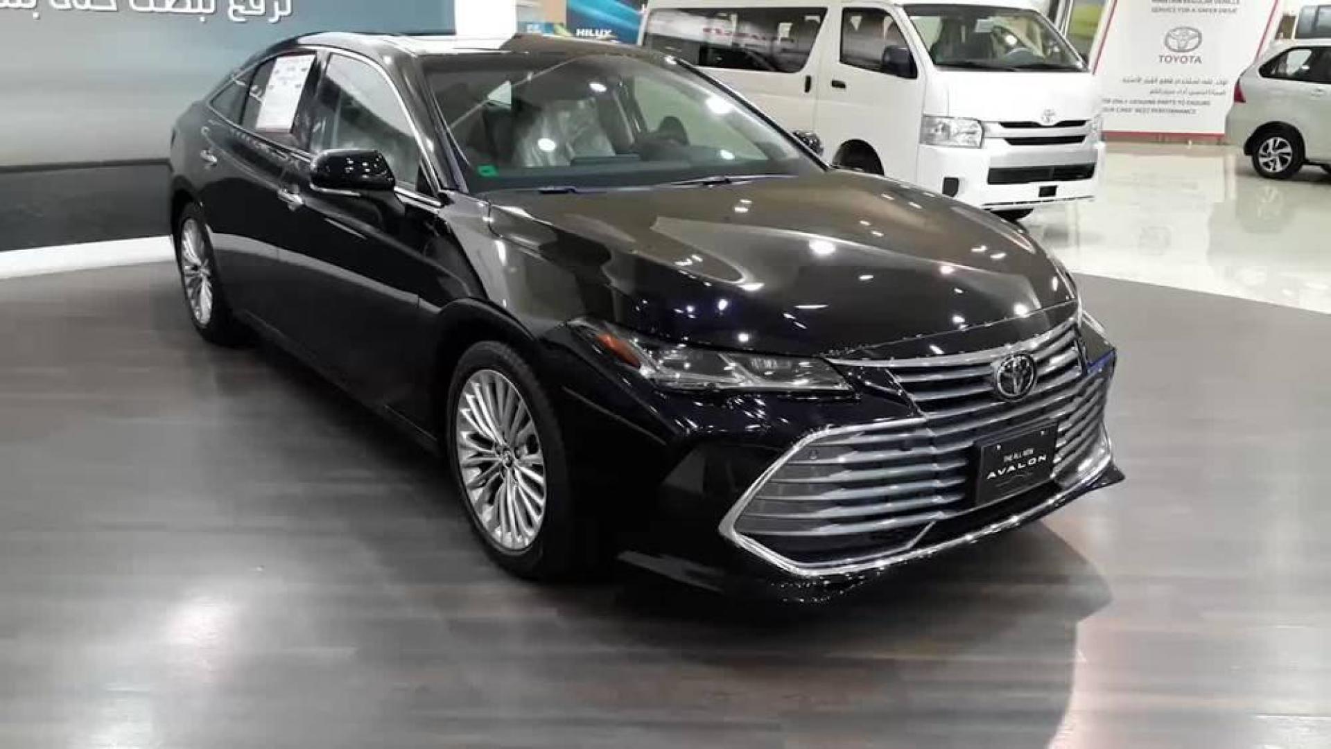 2021款丰田亚洲龙终于到货,有这颜值和内饰,还想着本田雅阁吗?