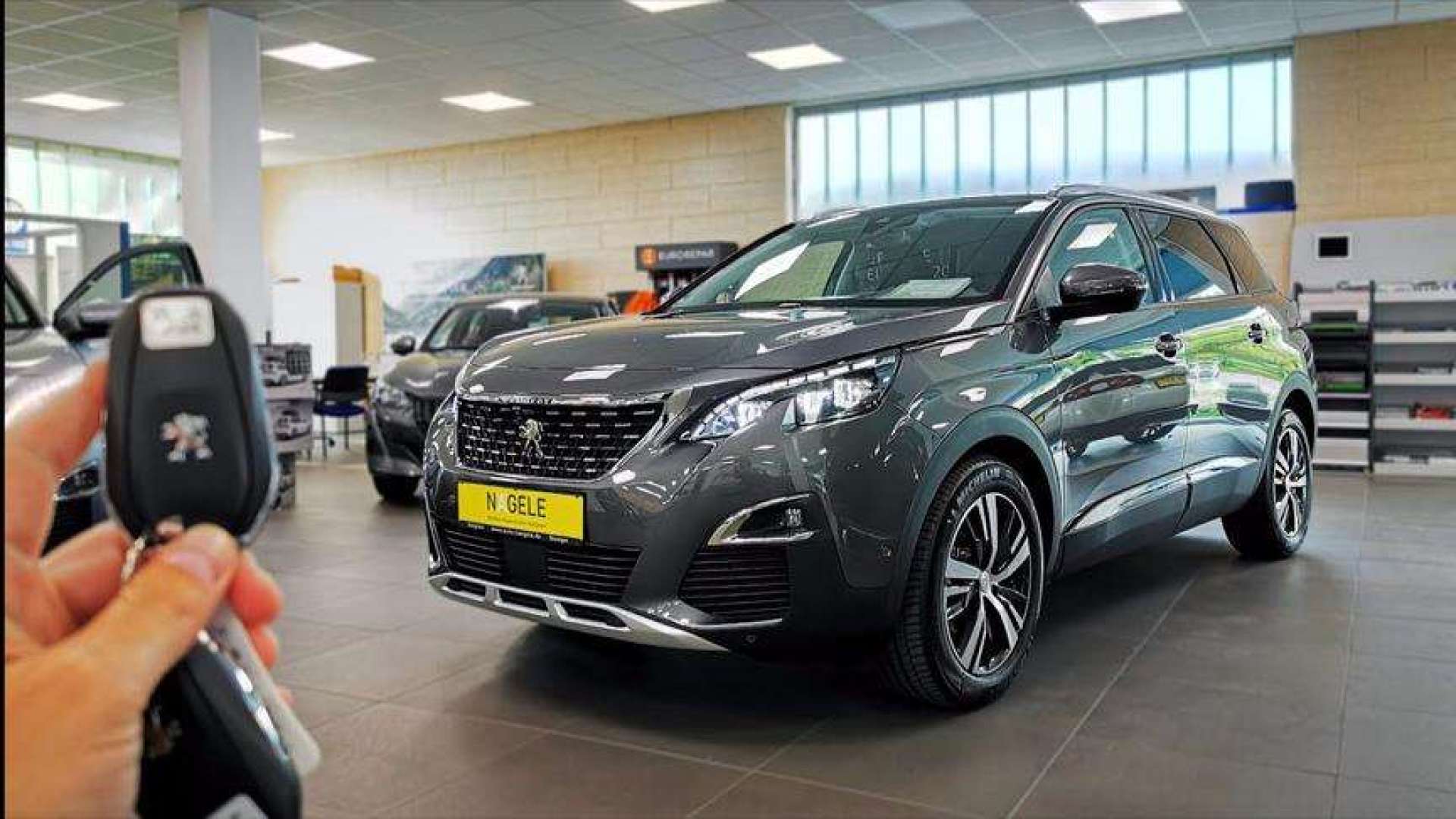 2020款标致5008到店实拍按下钥匙看到实车才知道啥叫帅气