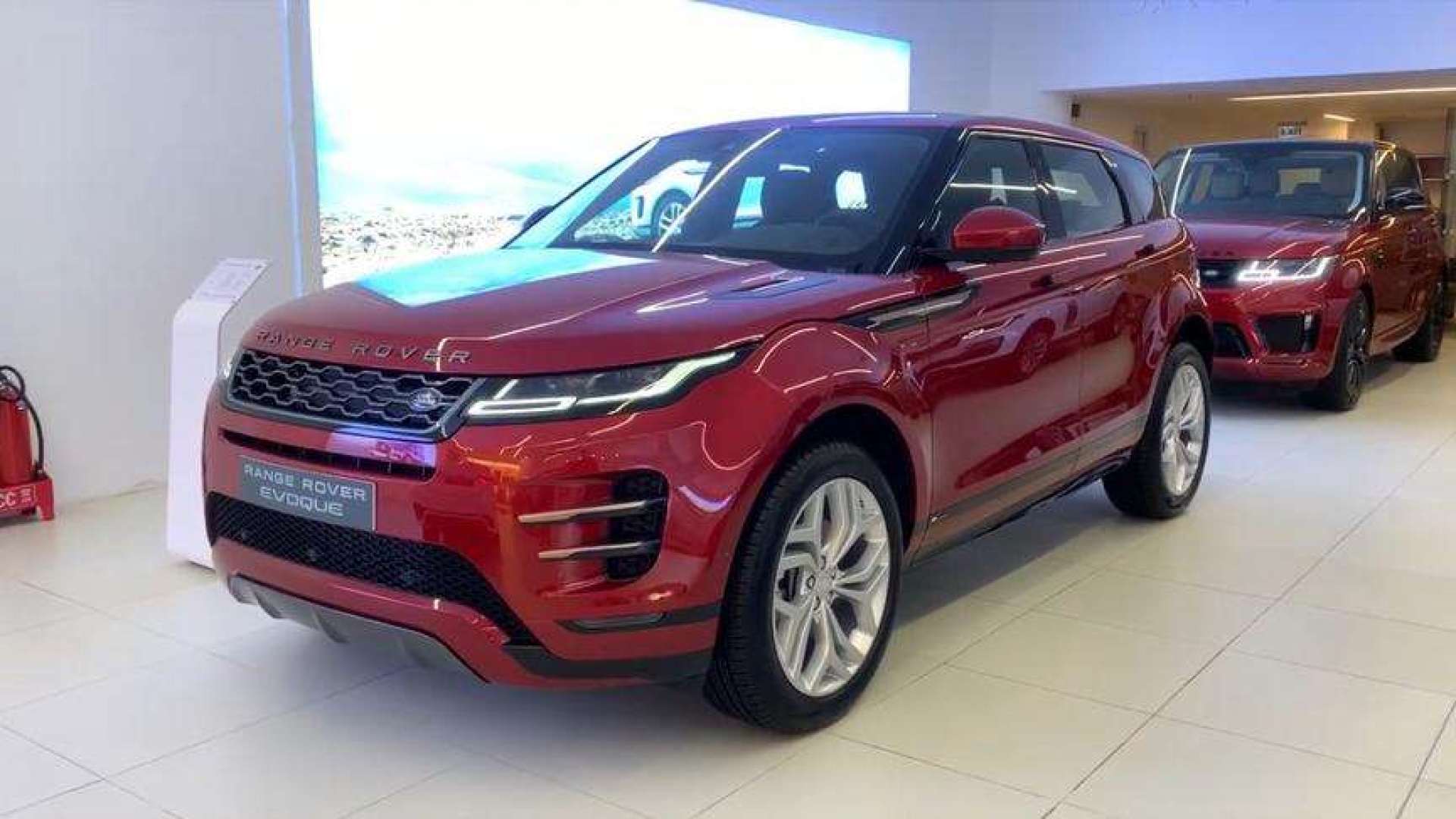 2021新款揽胜极光r-dynamic se红色到店实拍