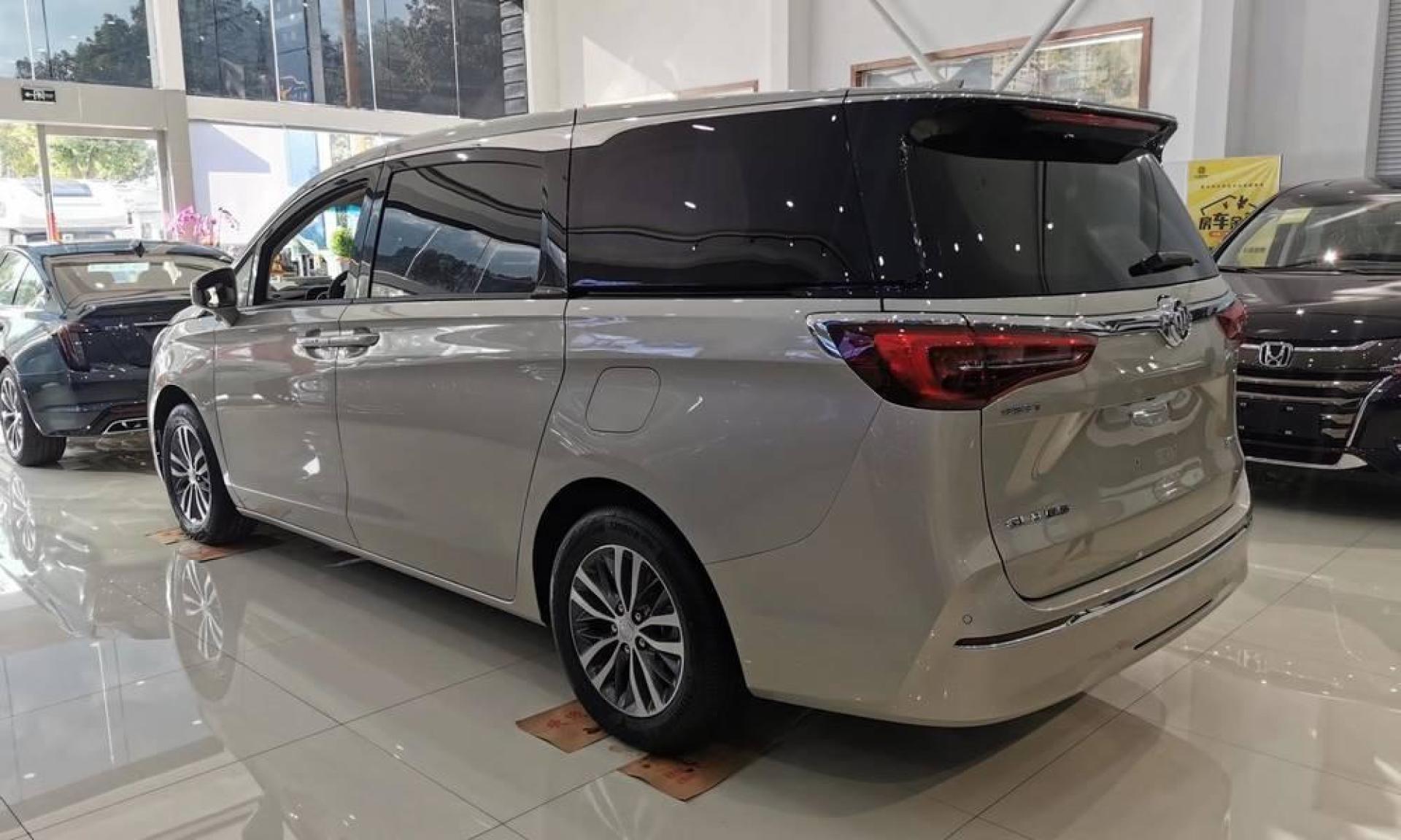 新款别克gl8,改装商务车,艾维亚四座版