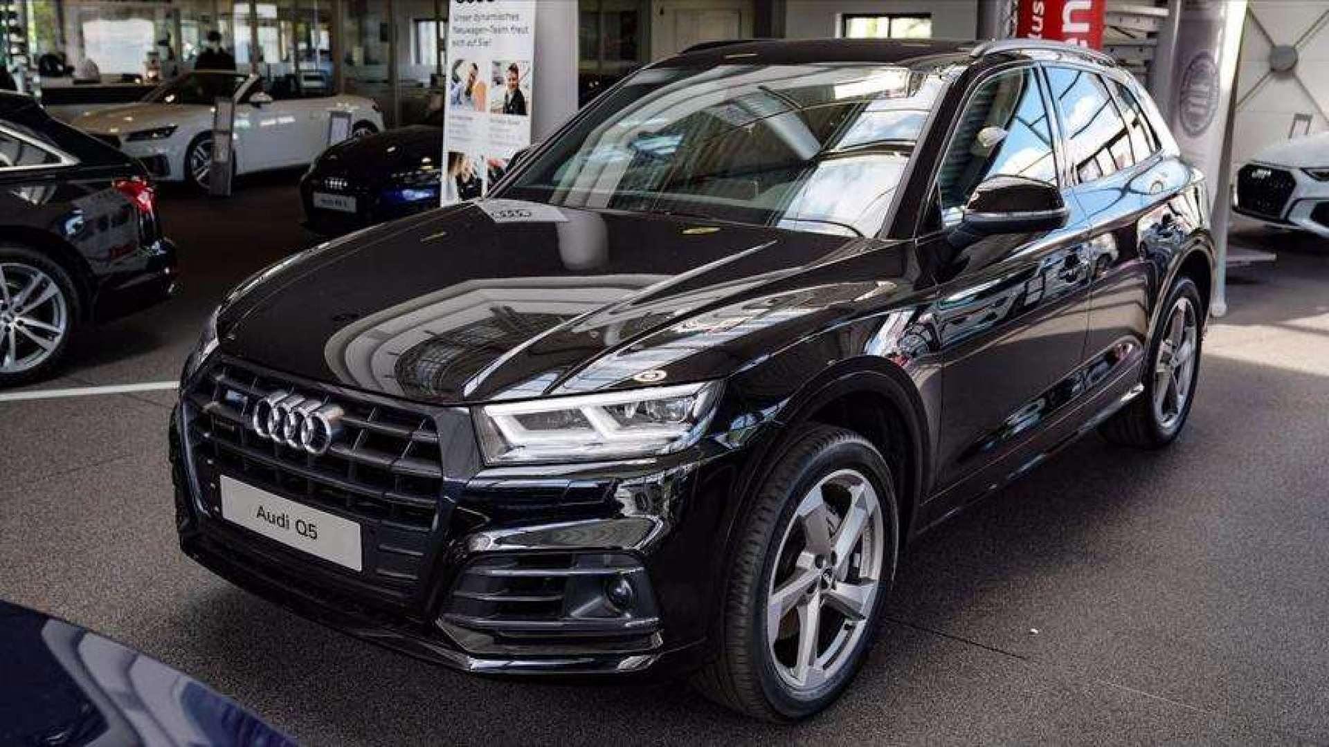 新车展示,实拍2020款奥迪q5 sport 45tdi,太惊艳了!