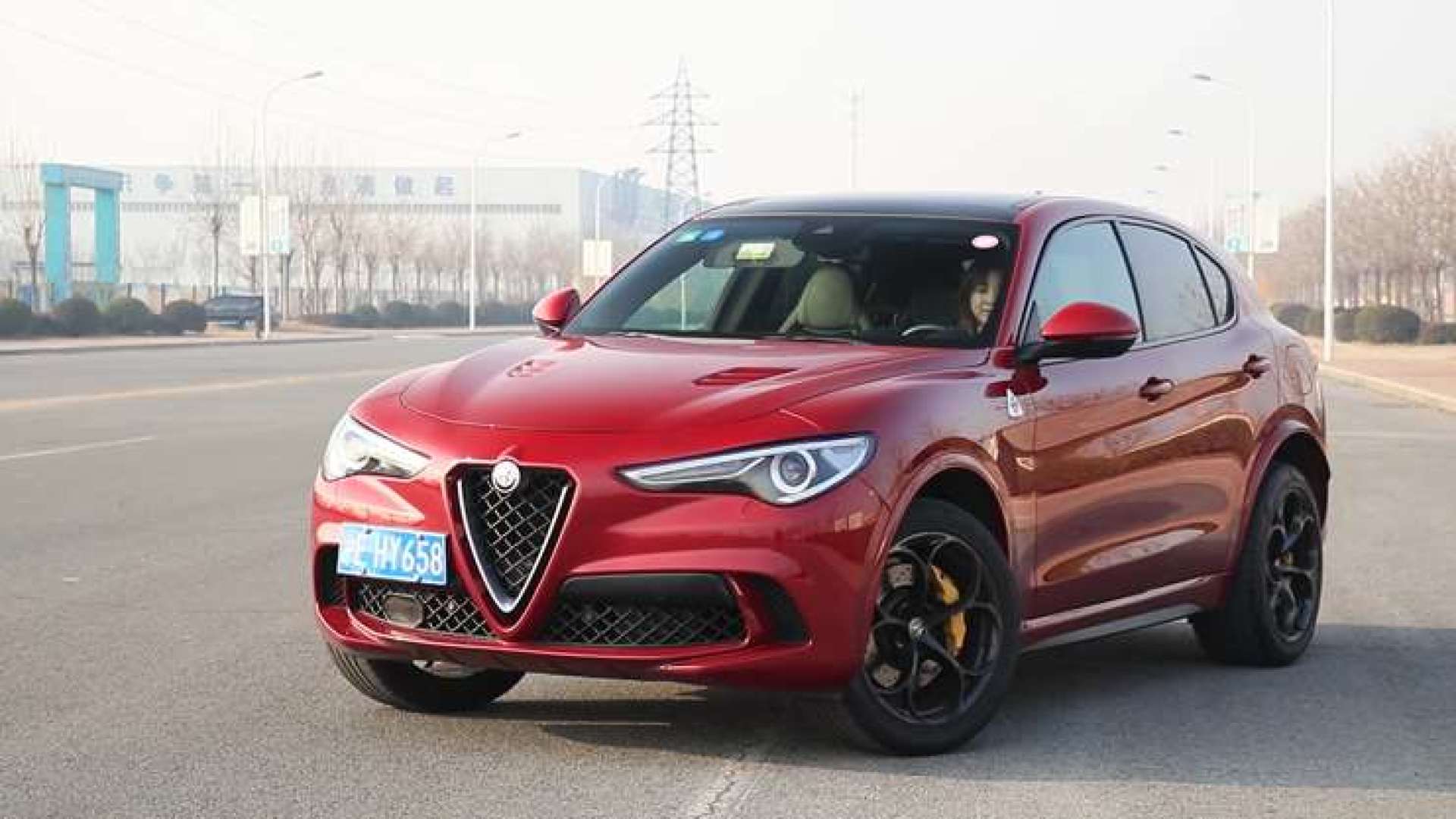 阿尔法罗密欧stelvio四叶草版出众之处让人惊叹