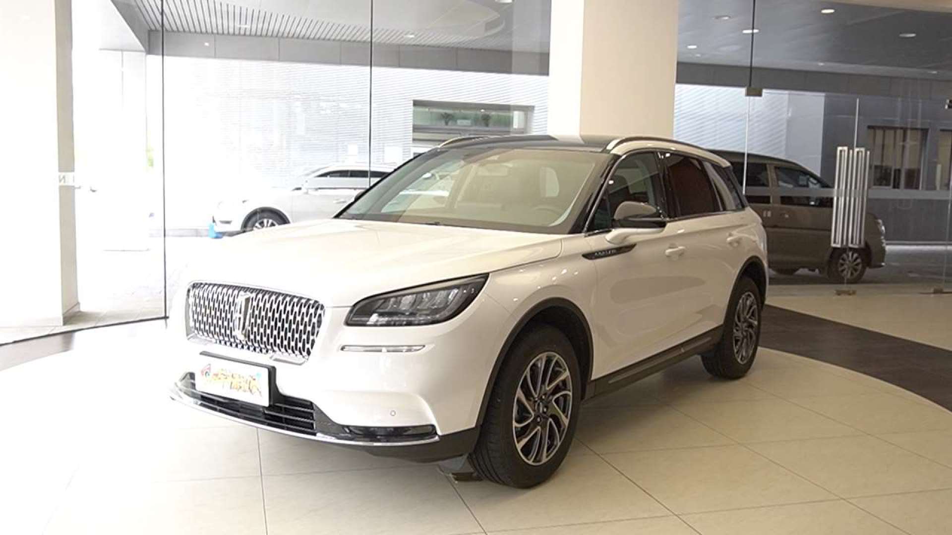 【到店实拍】尺寸比q3还大 林肯冒险家外观解析