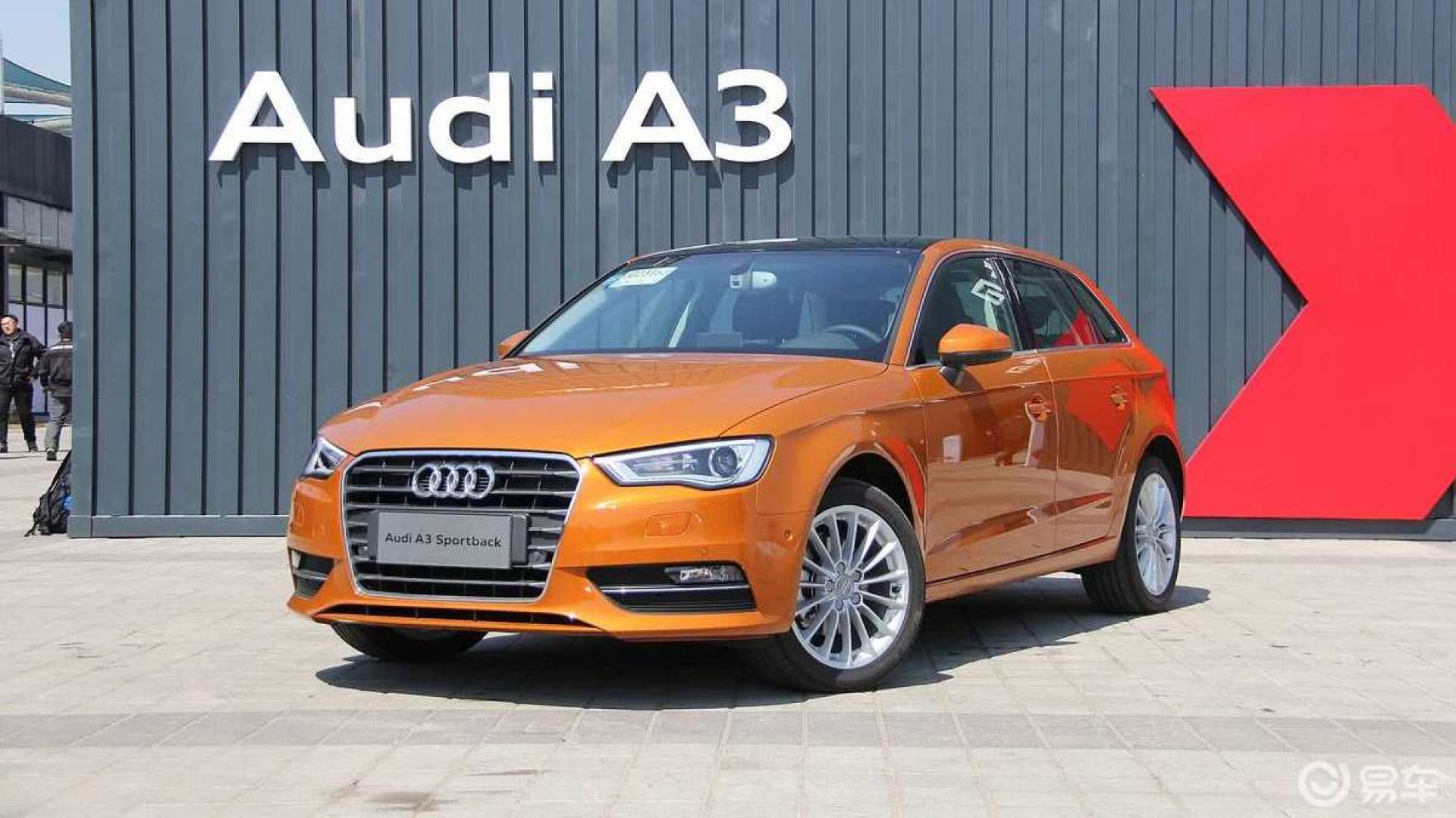 广州南沙奥迪a3升级奔驰款涡轮出风口氛围灯满足奥迪车主的奔驰梦