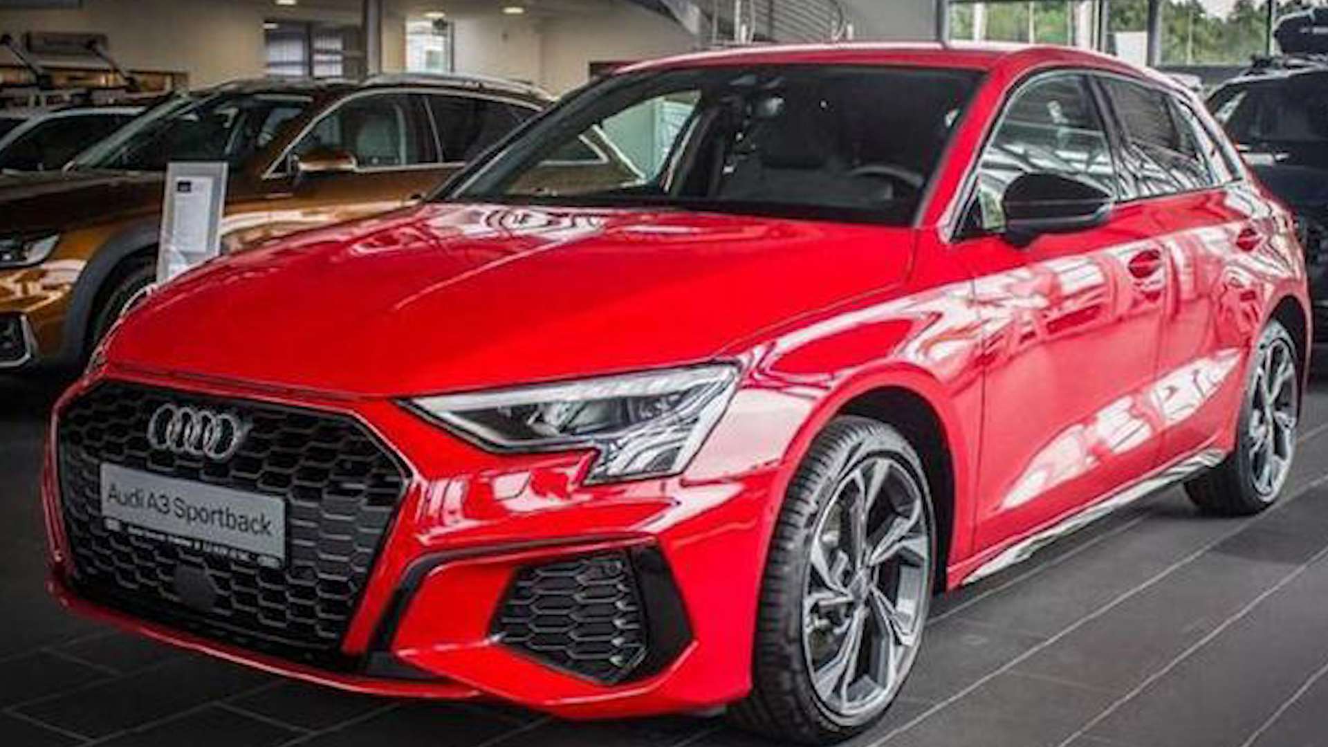 全新奥迪a3海外到店实拍 国内预计北京车展首发_易车视频