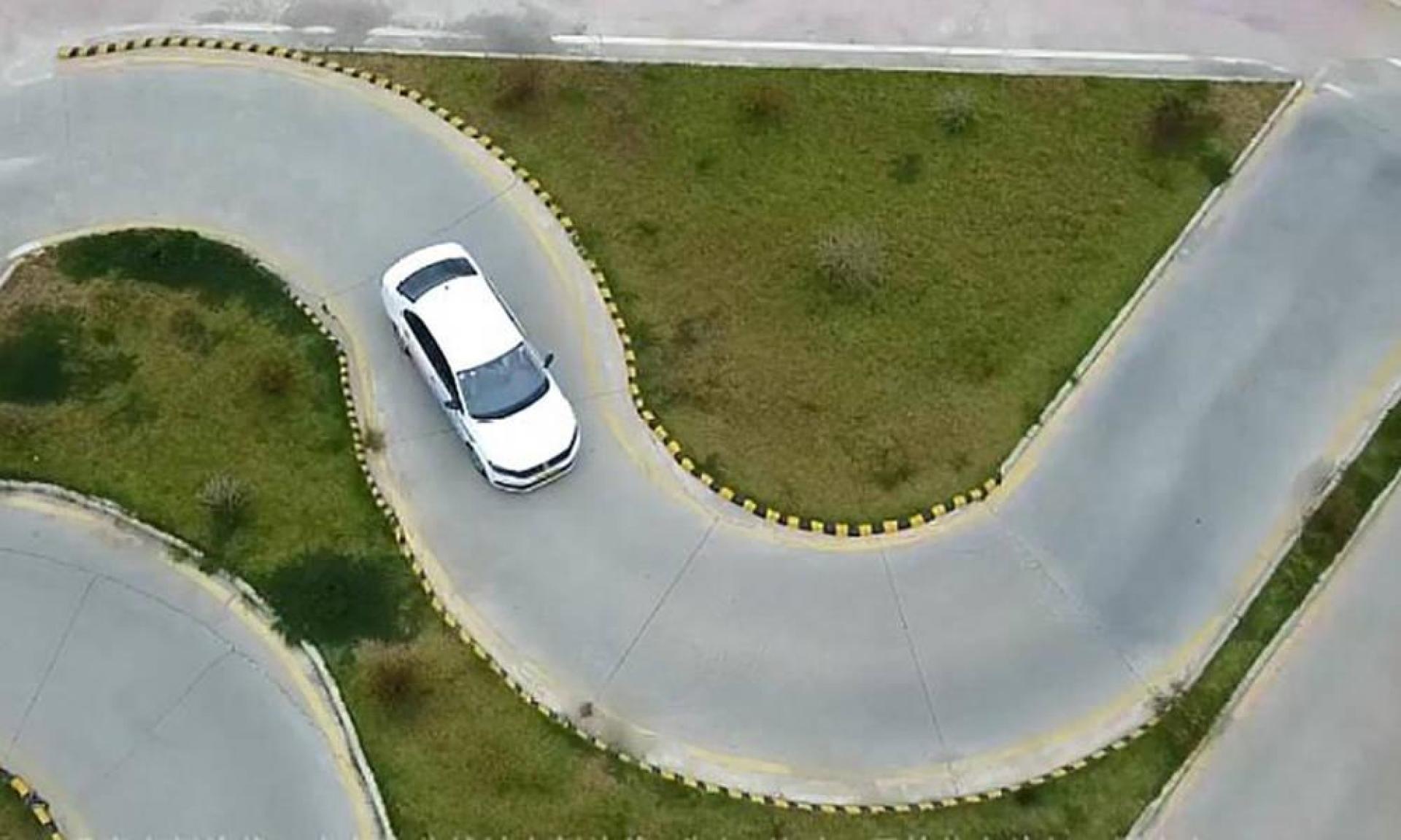 科目二曲线行驶教学,顺利通过还是挺简单的!