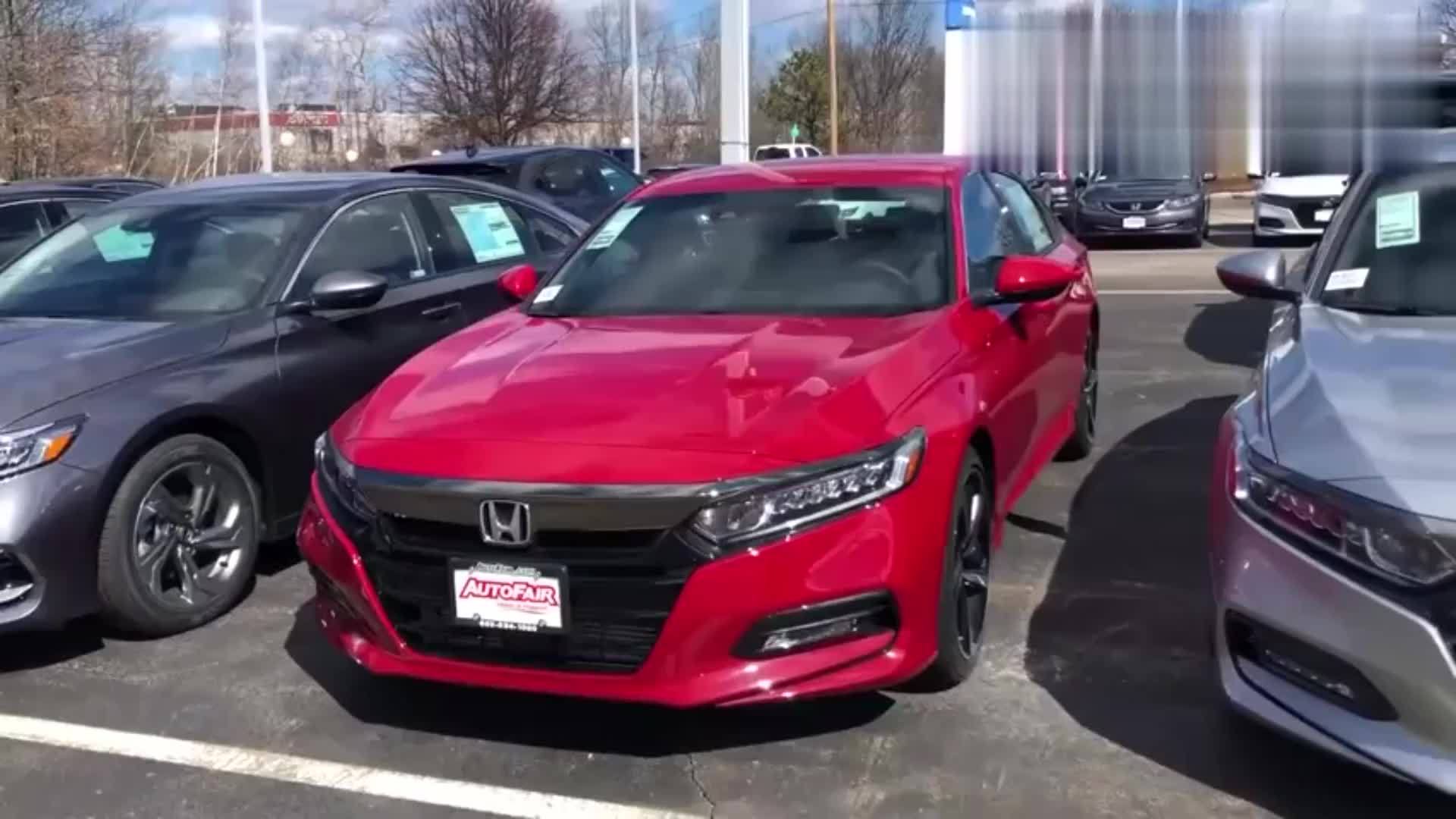 本田雅阁红色运动版入库,看了外观和驾驶室买不买自己决定