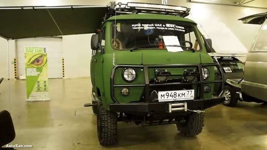 俄罗斯uaz452瓦滋旅行者吃鸡神车越野无敌改装无限