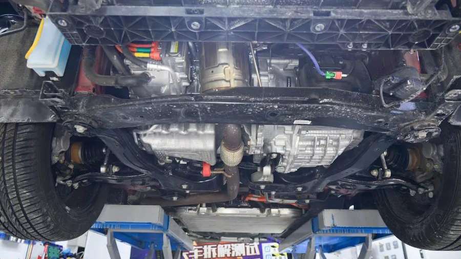 比亚迪宋pro底盘拆解看看这辆车品质如何